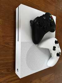 Xbox One 500GB + 2 джойстика