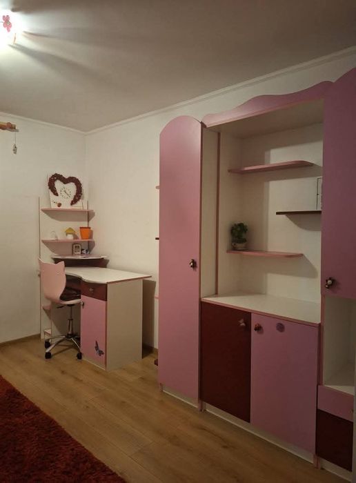 Chirie apartament mobilat și utilat: 4 camere.