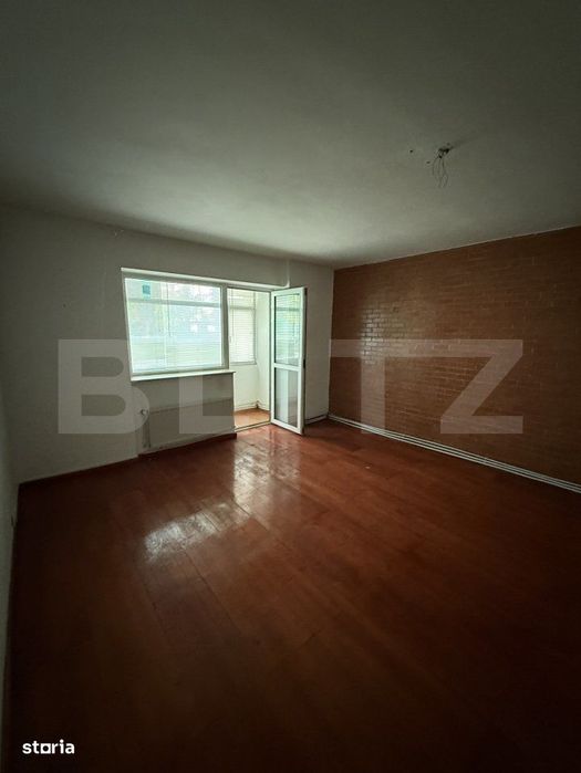 Apartament cu 3 camere, decomandat, zona George Enescu