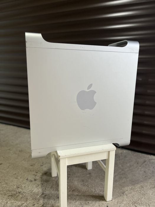 Apple MacPro 5.1 , 2x IntelXenon Quad 2,4 ghz , 16 Gb ram