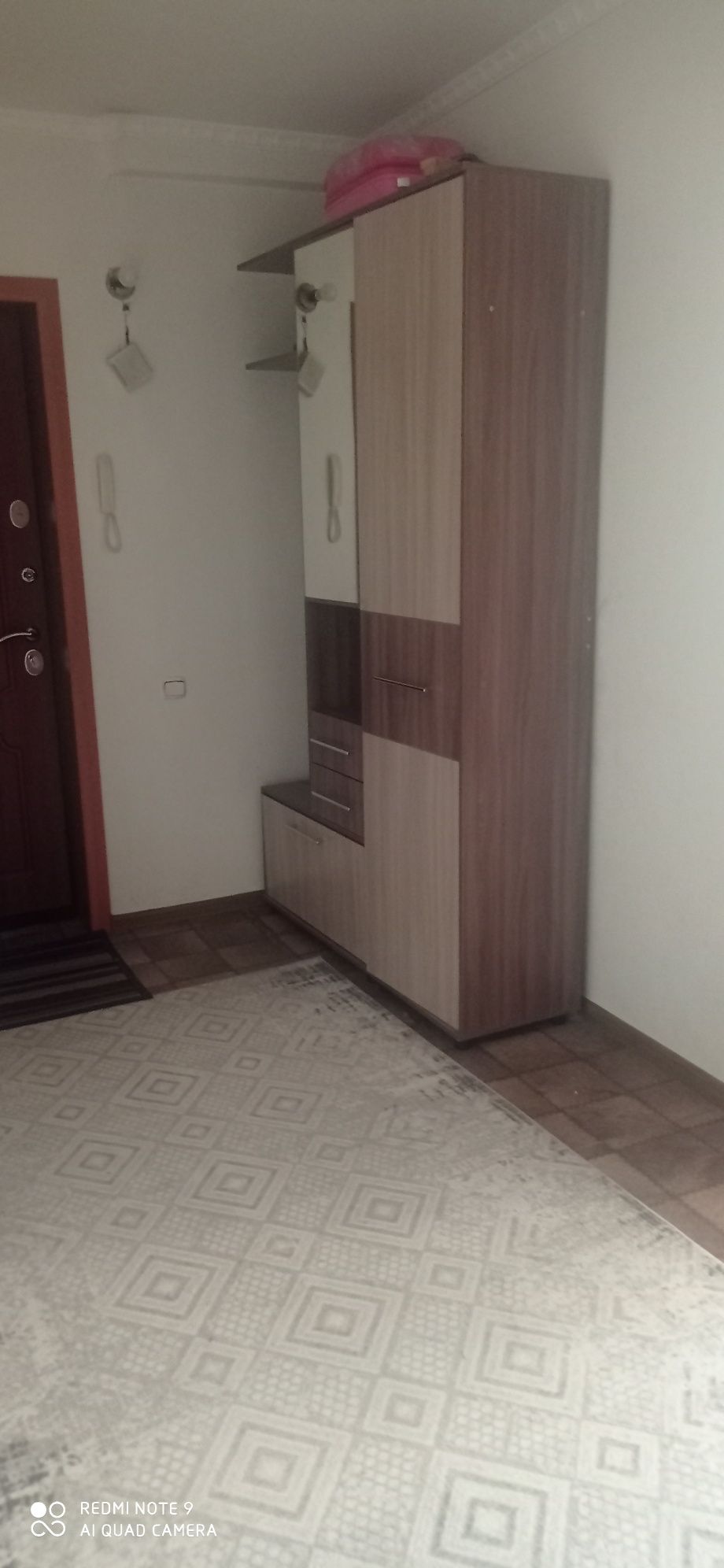 Продам качественный шкаф в прихожую.
