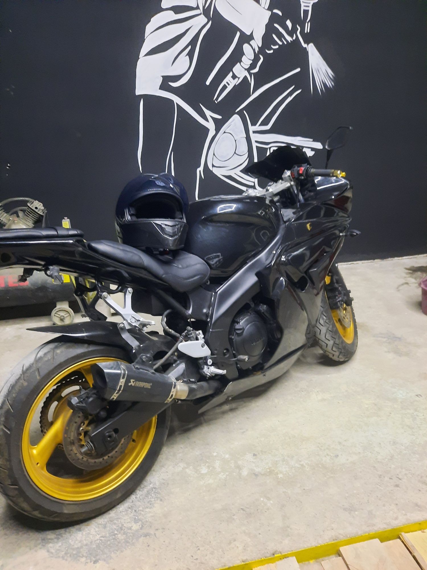 Yamaha thundercat r1 korpusda