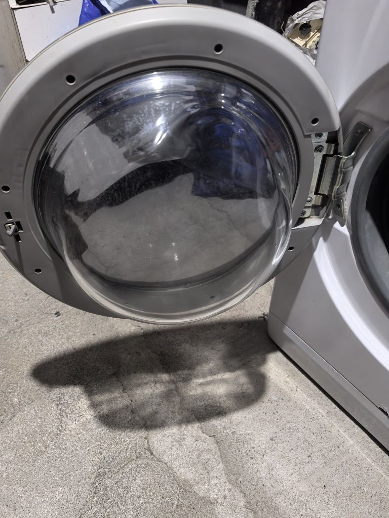Vând mașină de spălat indesit innex cu uscător de rufe