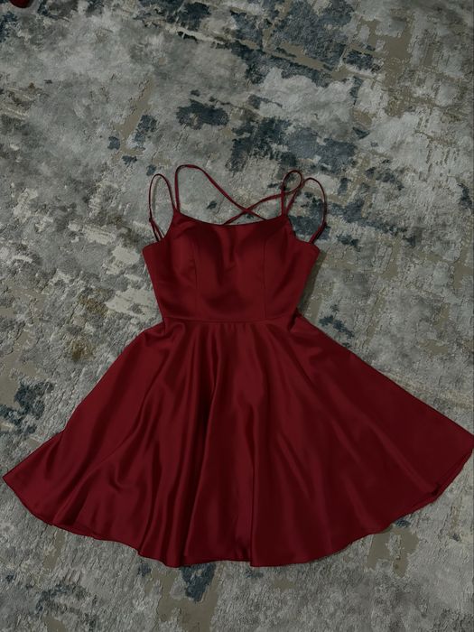 Плятье бархатно красный идеально для корпоративы