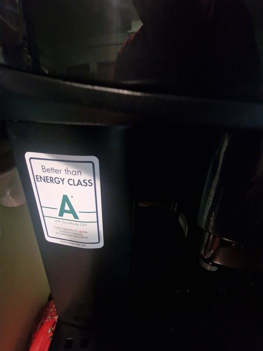 Aparat de cafea boabe Delonghi