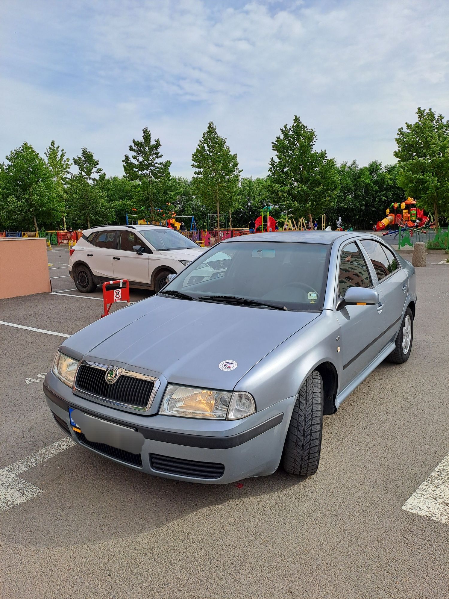 Skoda octavia motor 1.6 benzina stare foarte bună acte la zii