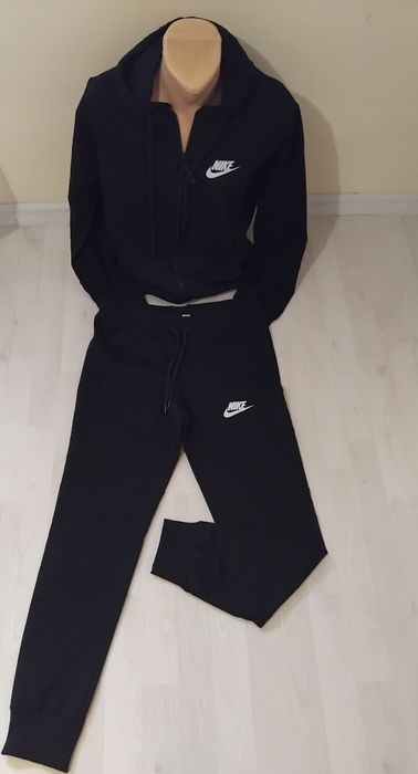 Trening bărbați Nike.