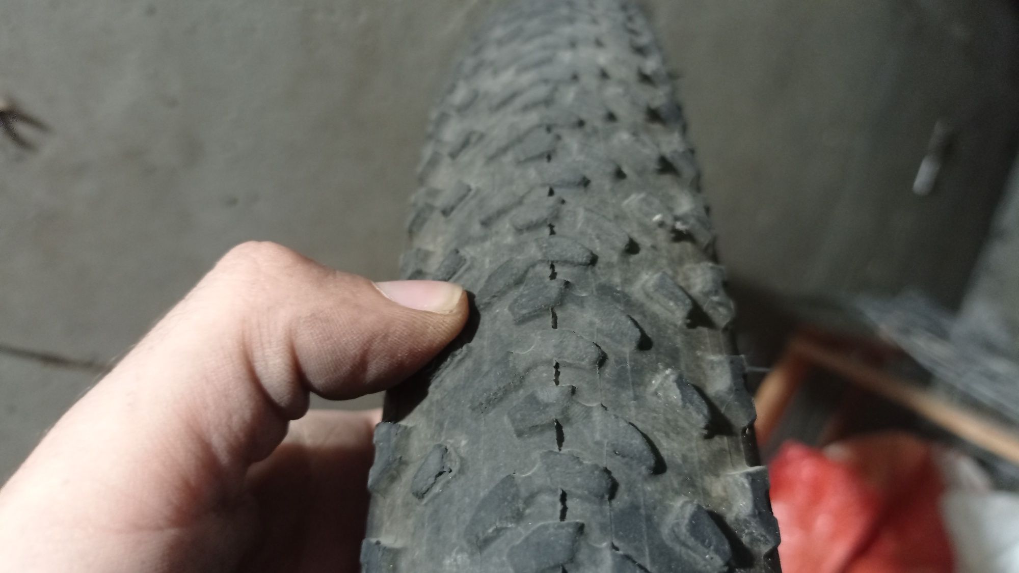 Външна гума Kenda 27.5 x 2.10 за колело много запазена
