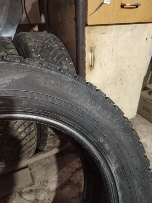Продам шины липучка в хорошем nokian tyres