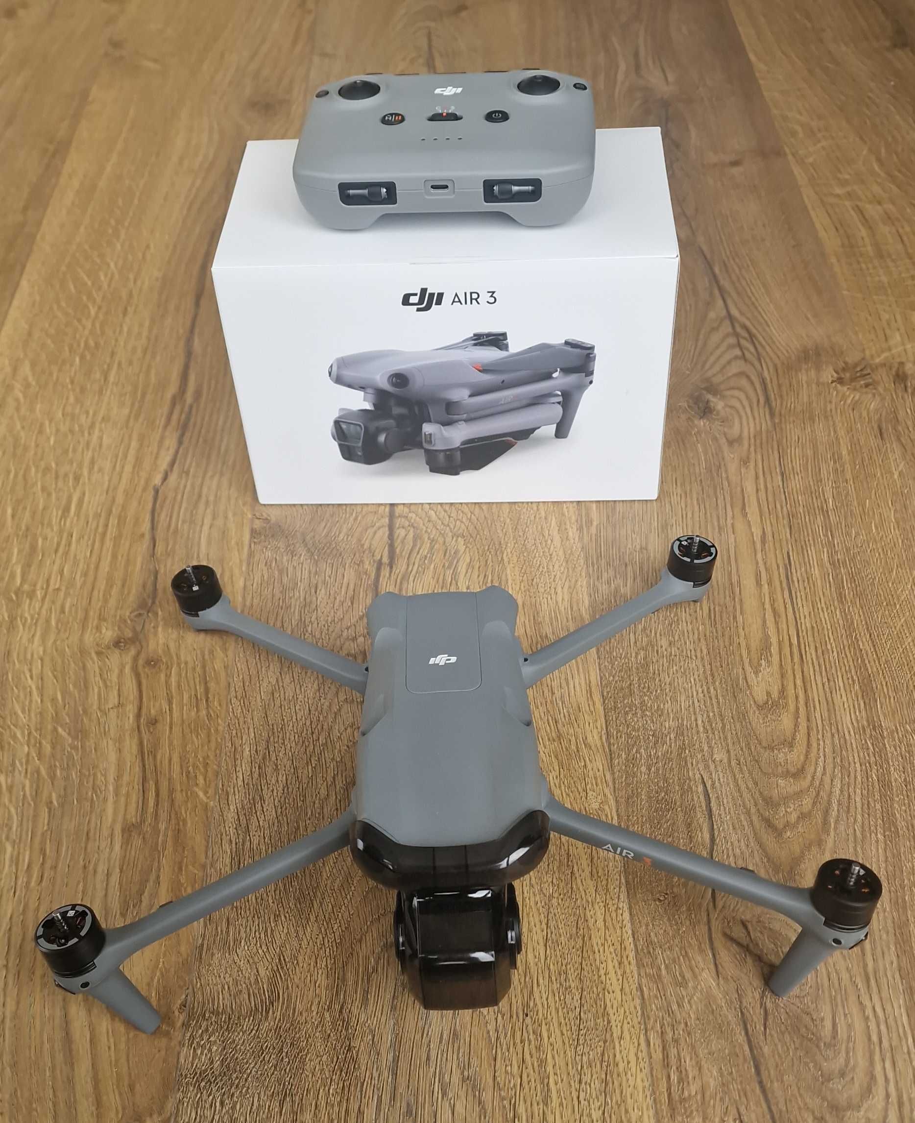 Drona DJI Air 3 + telecomanda DJI RC-N2 noua, garantie 2 ani