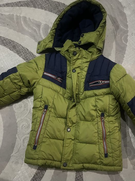 Куртка зимняя на 5,6,7 лет примерно смотря какой ваш ребенок