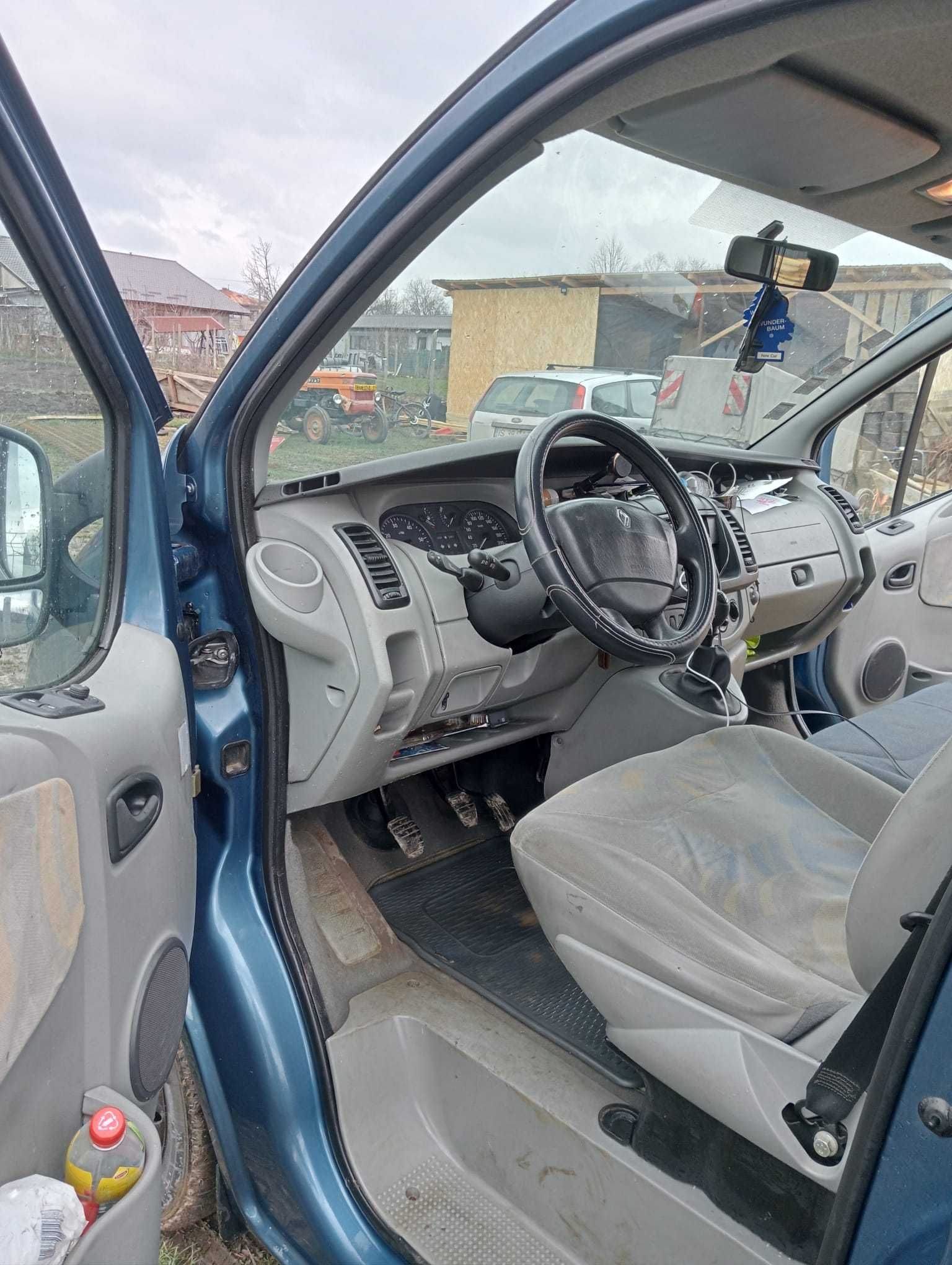 Vand Renault Trafic cu un set de anvelope