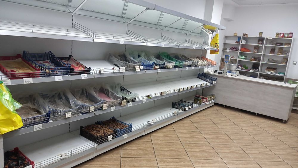 Стелажи за магазин