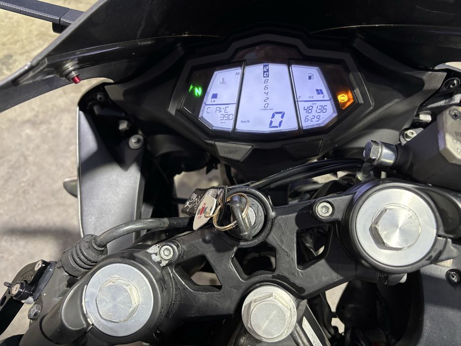 Motocicleta YAMAHA YZF R125 cc