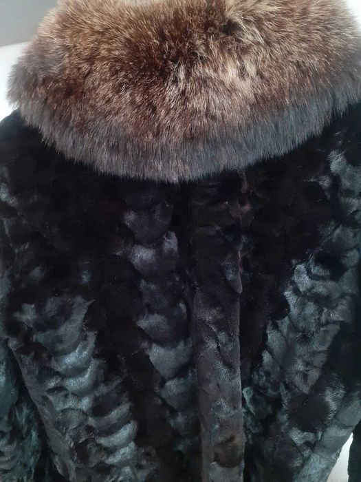 Дамско палто от норка с яка от лисица размер М