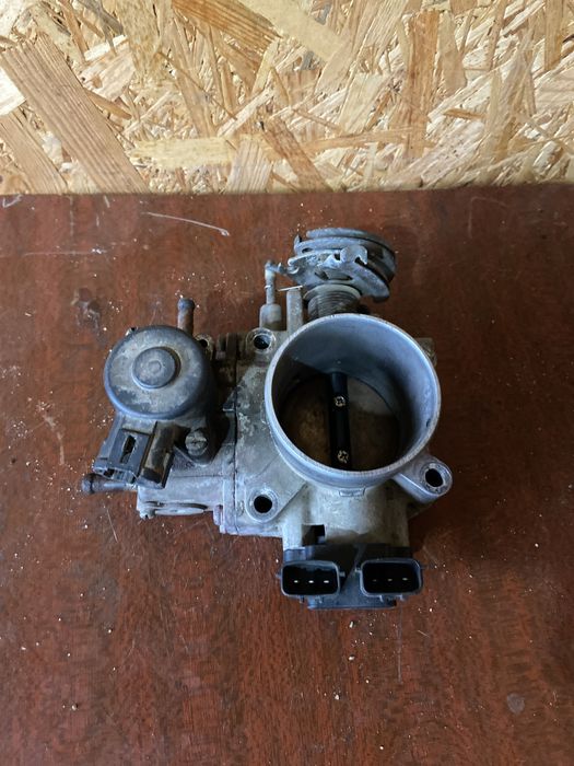 Продам дросельную заслонку на ниссан максима а33