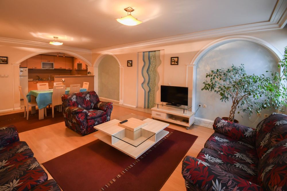 Дава се под наем Четиристаен апартамент в София, Лагера - 180 кв.м за 950 € - Снимка #11