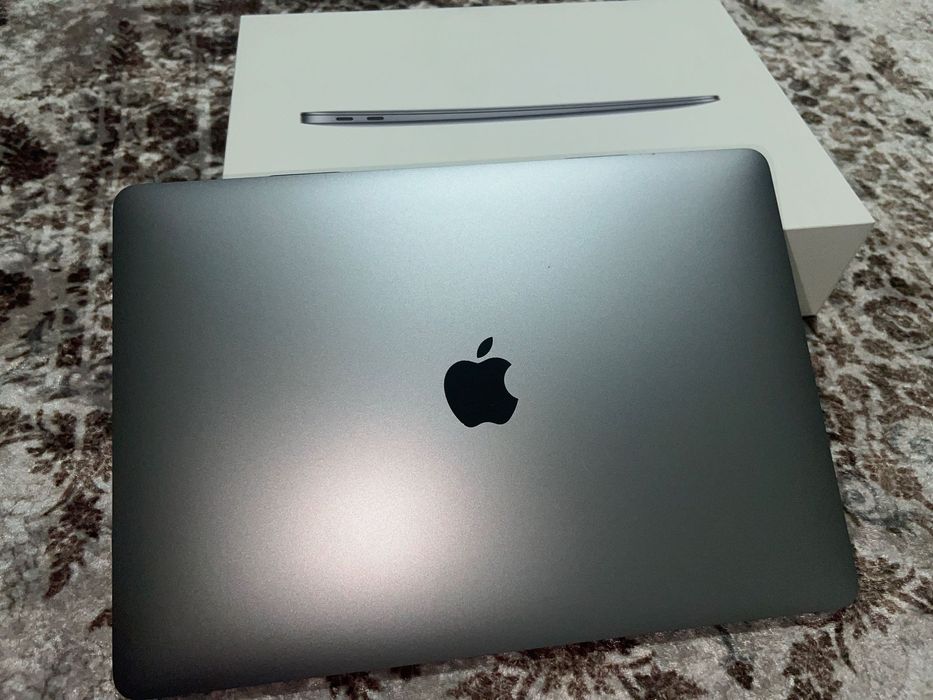 Apple MacBook Air 13” 2020, 8/256, Отличное состояние