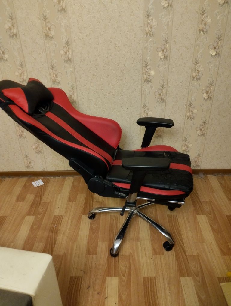 Игровое компьютерное кресло