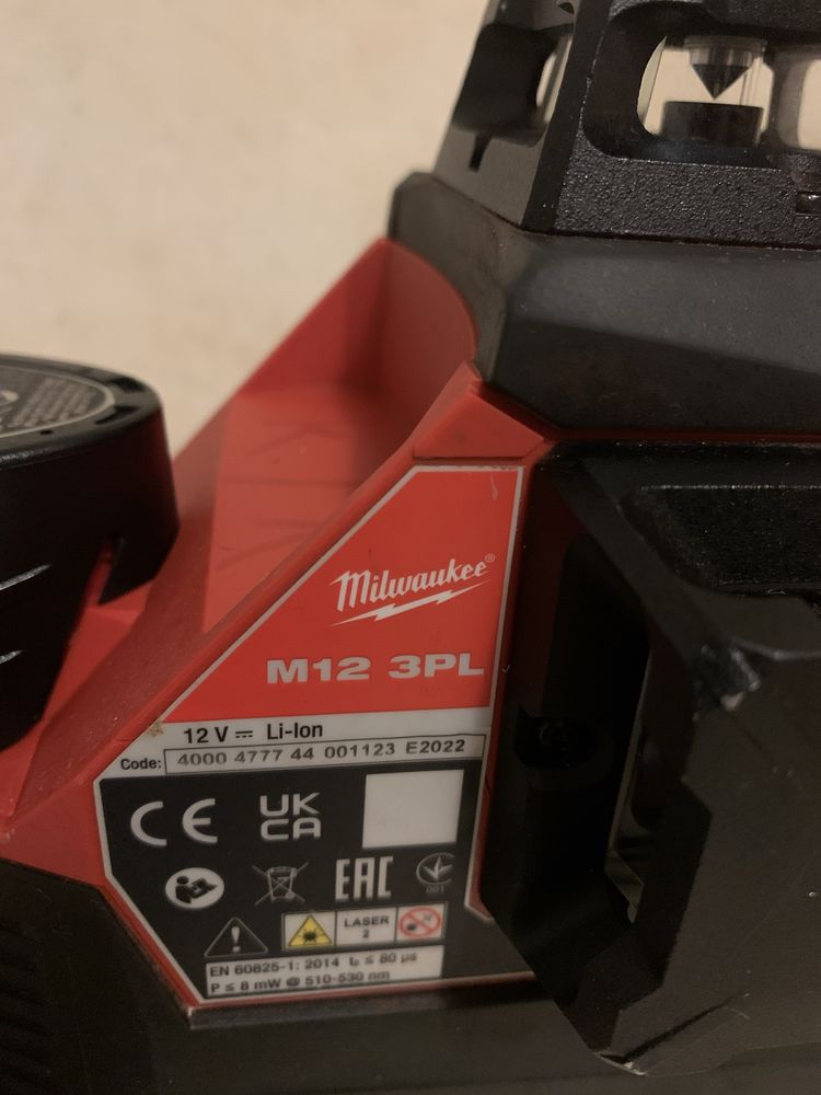 Milwaukee M12 3PL laser