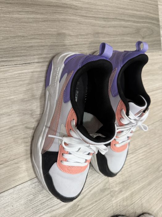 Маратонки Nike и Puma