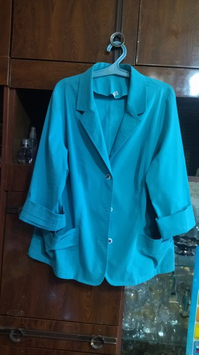 Лёгкий пиджак зеленовато голубого цвета