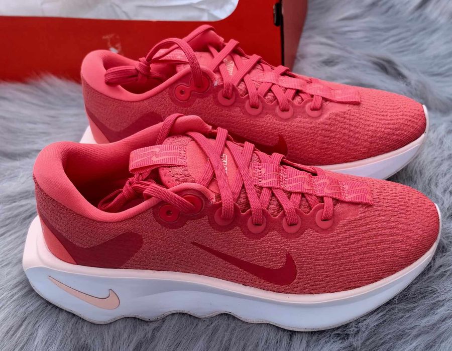 Nike  Motiva оригинални нови дамски сникърси  38.5 номер