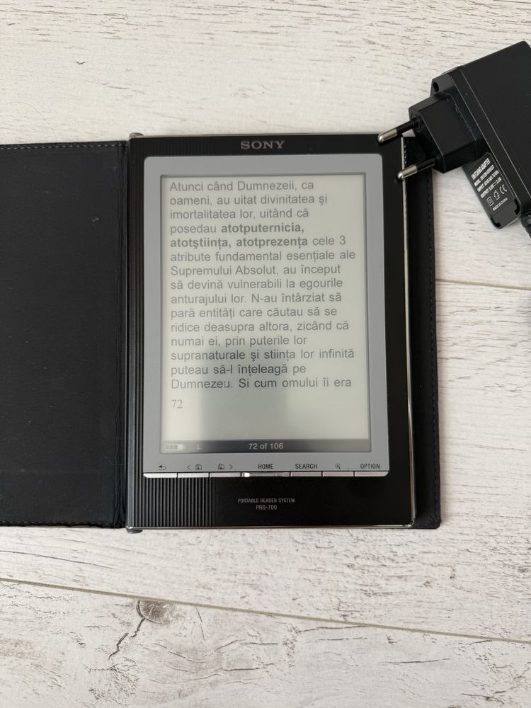Ebook reader cu display luminat