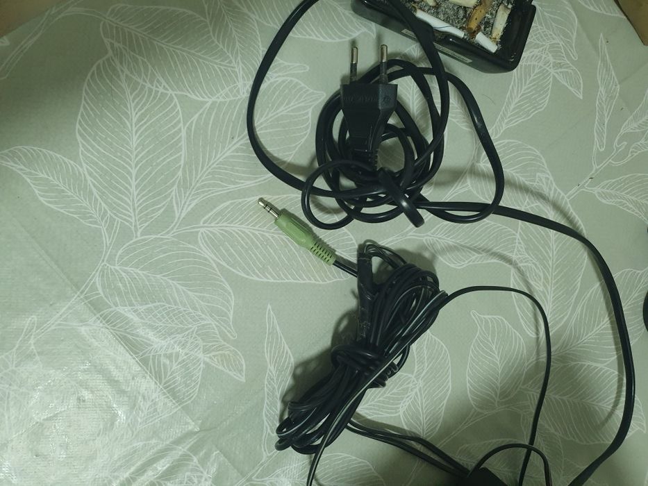 Sistem audio Thrustmaster 2.1 + 2 boxe Genius – complet funcțional