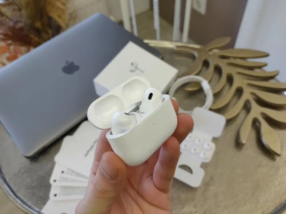 Airpods pro 2 usb-c оригинал б/у но как новый!Цена окончательно.