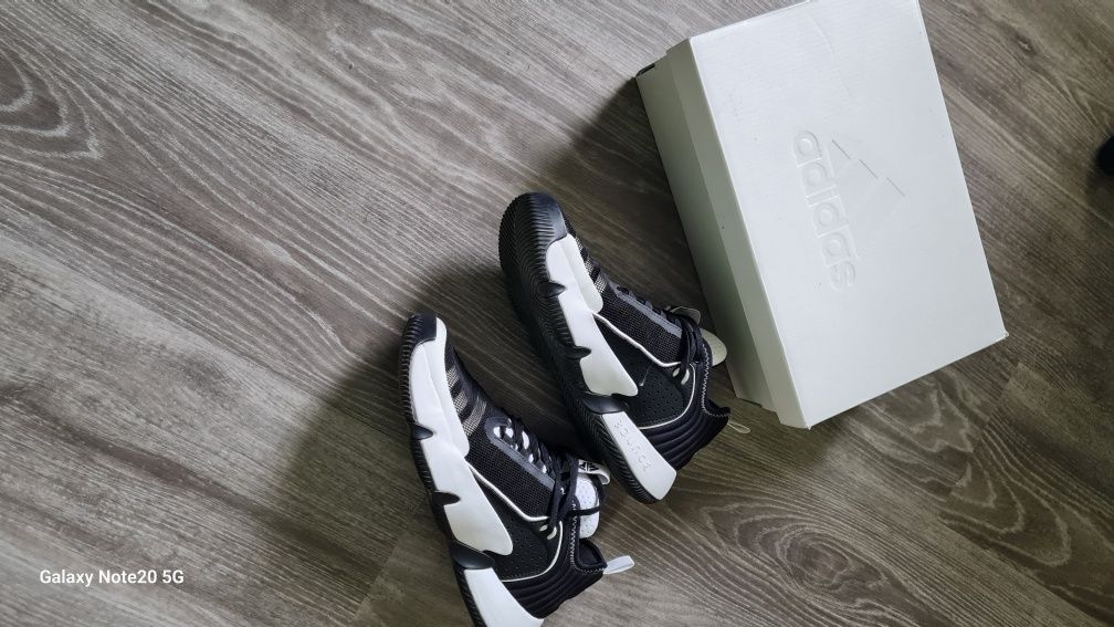 Маратонки Adidas