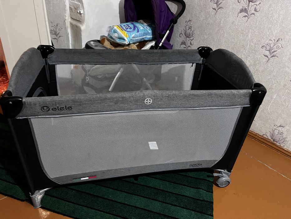 Продам манеж состояние нормальное!