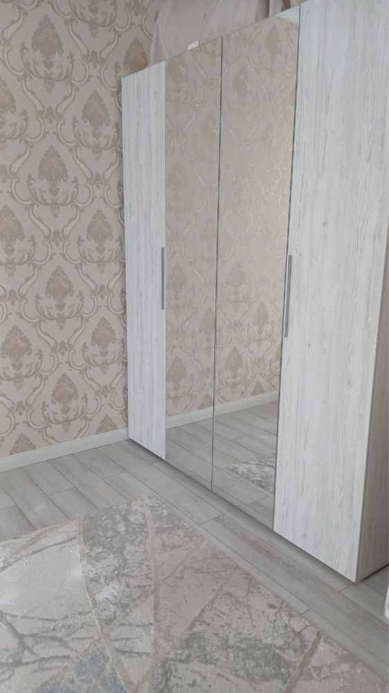 Срочно продается  шкаф. Почти новый.