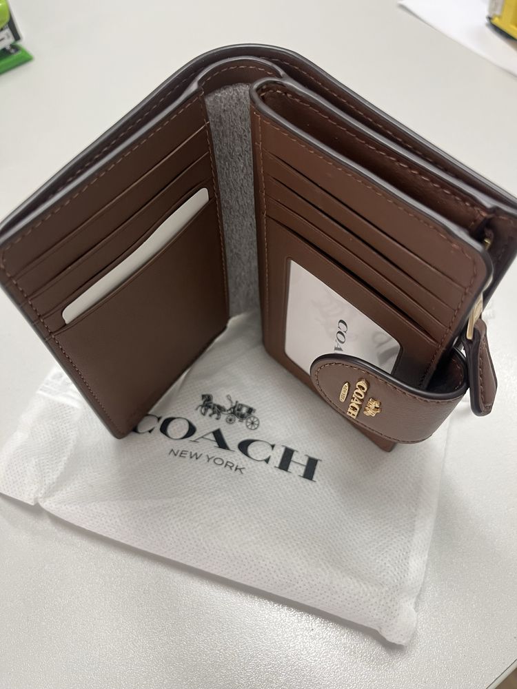 Нов портфейл Coach