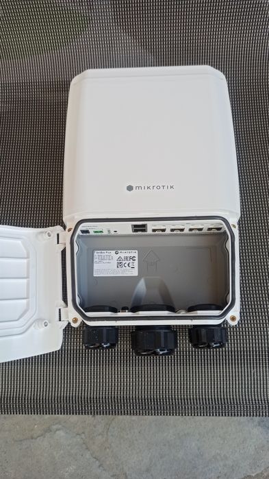 Switch MikroTik 10 Gigabit PoE - CRS305-1G-4S+OUT