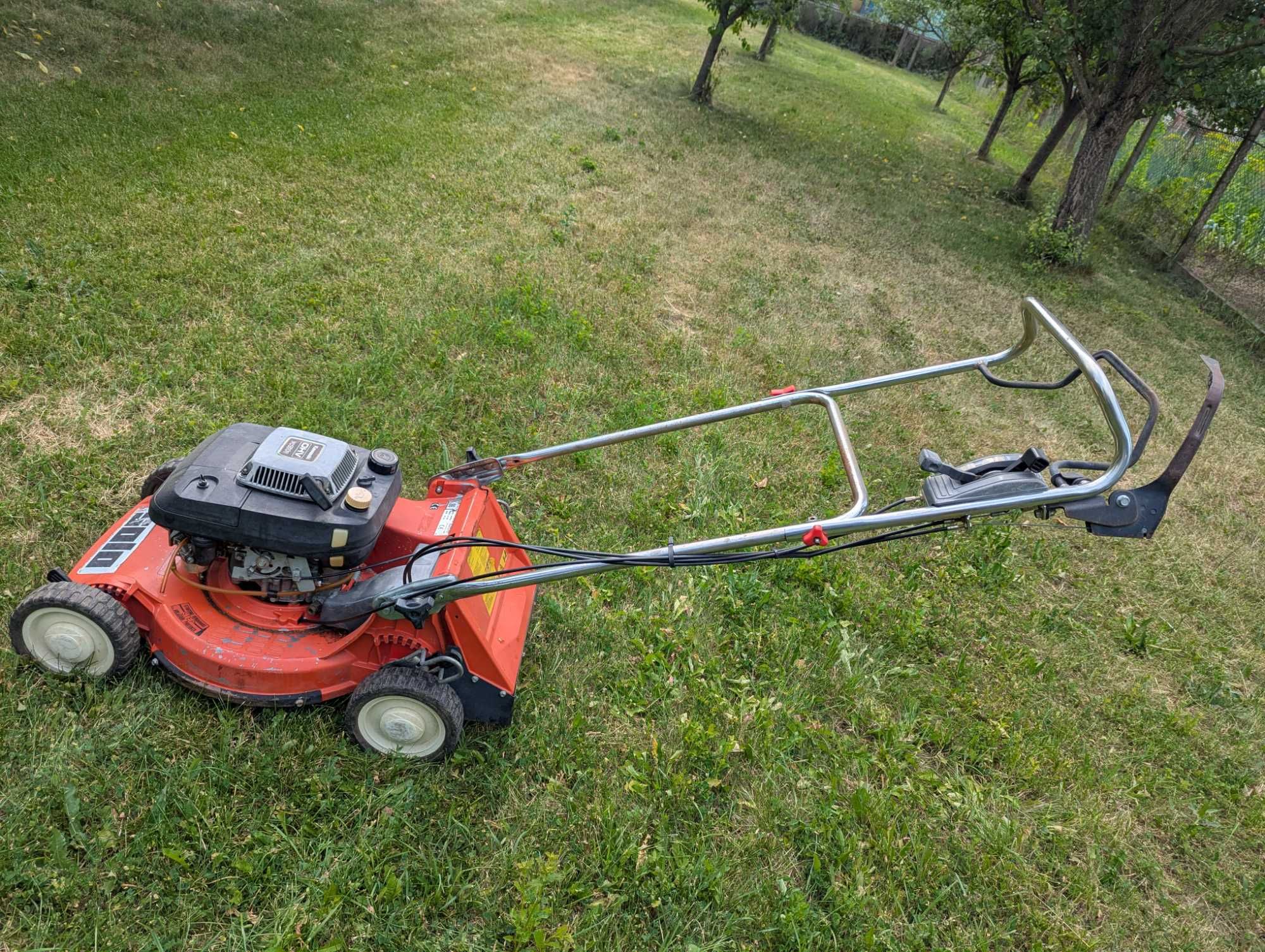 Masina de tuns  cu tractiune SOLO ,motor Kawasaki