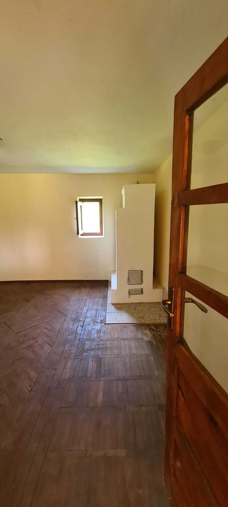 Casă solidă P+1 La gri + teren intravilan și extravilan generos