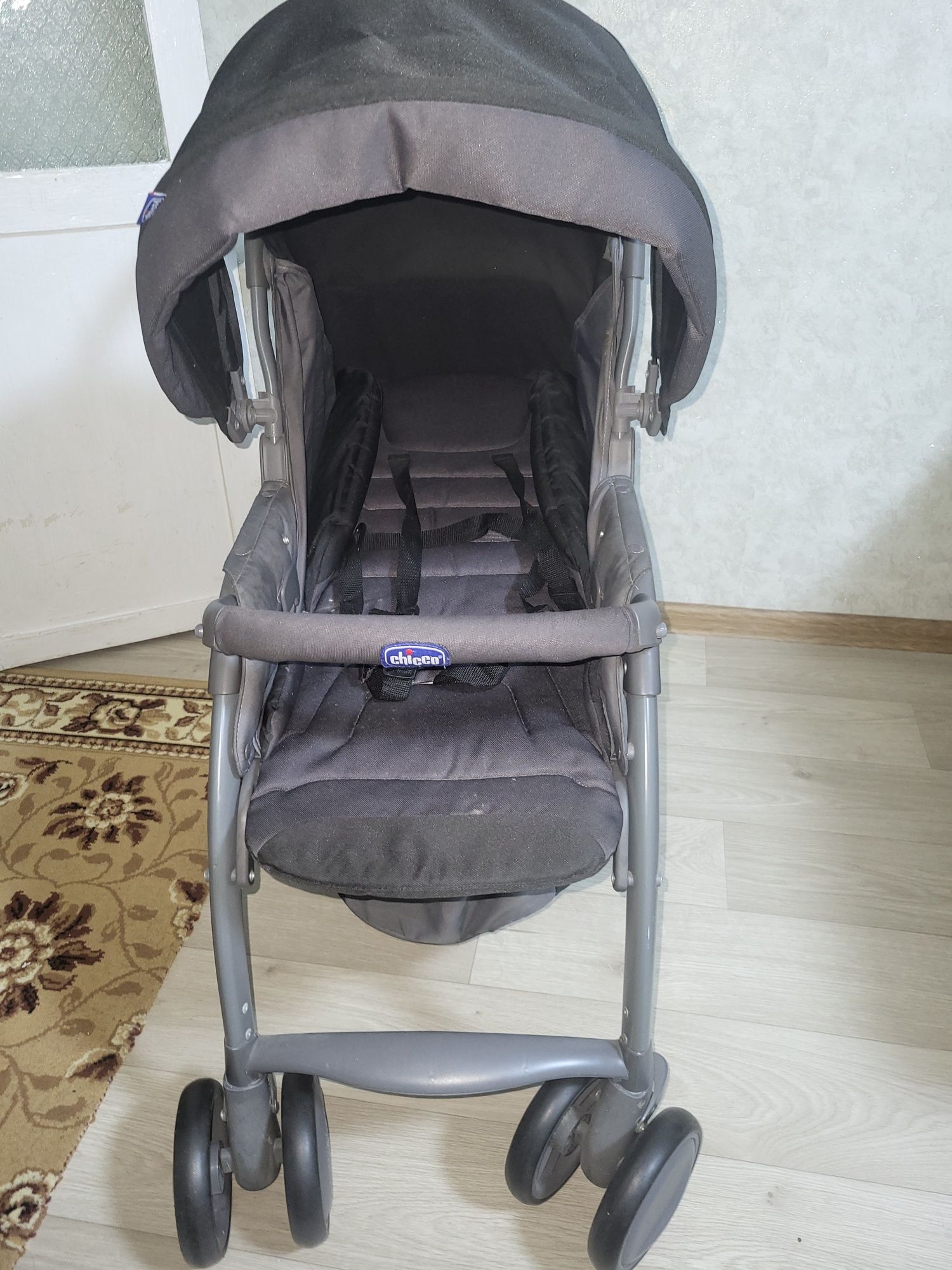 Коляска c chicco в отличном состоянии.Торг