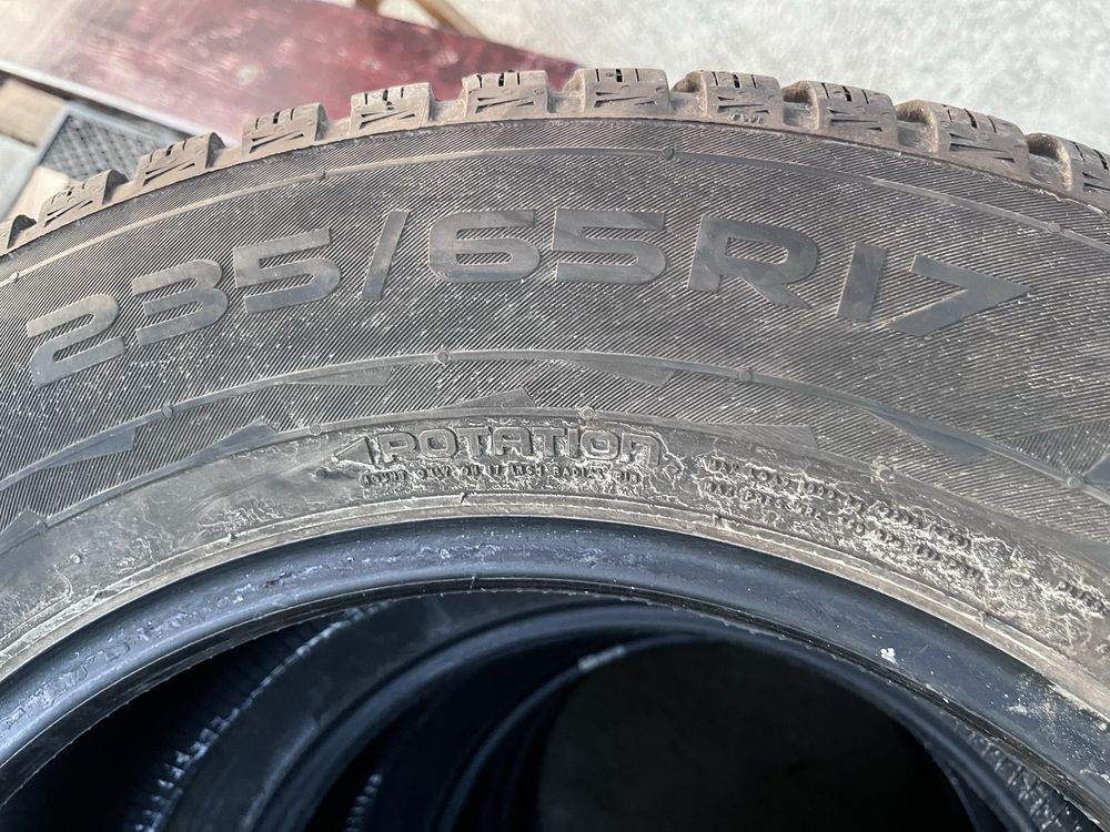 Продавам 4бр зимни гуми Nokian 235/65R17