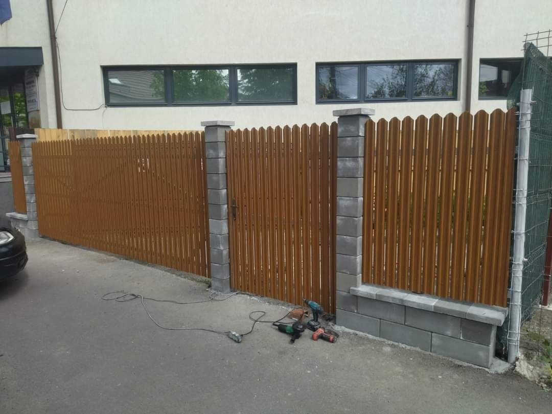 Executam garduri din panouri stil jaluzele si alte modele