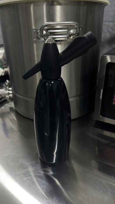 Сифон для крема и для газации.