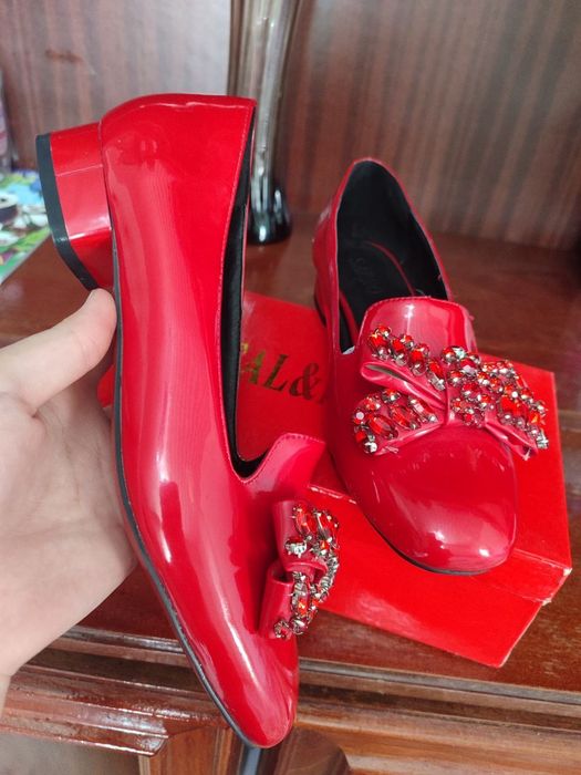 Oyoq kiyimlar 39 40 razmerlar