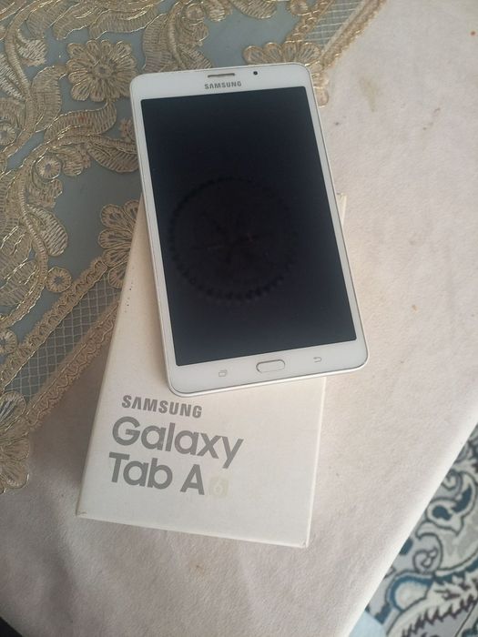 Продаётся планшет таб 6 и диван