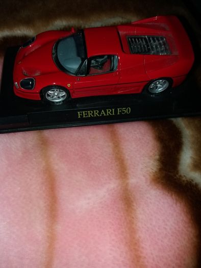 Vind macheta ferrari f50