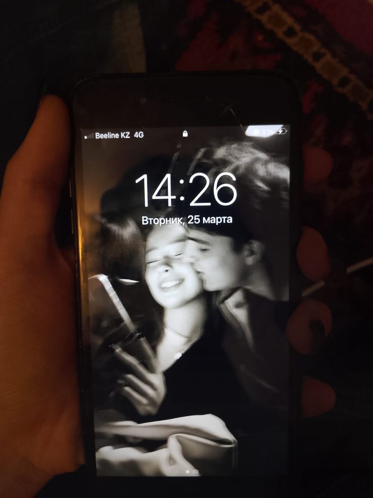 Продаю б/у айфон 7+