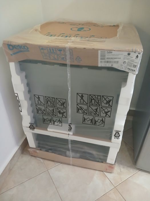 Vând mașină spălat vase beko noua sigilata