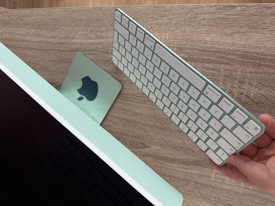 PC iMac 2021, M1, 24". Retina 4.5k, 8 GB,  256 SSD, Verde