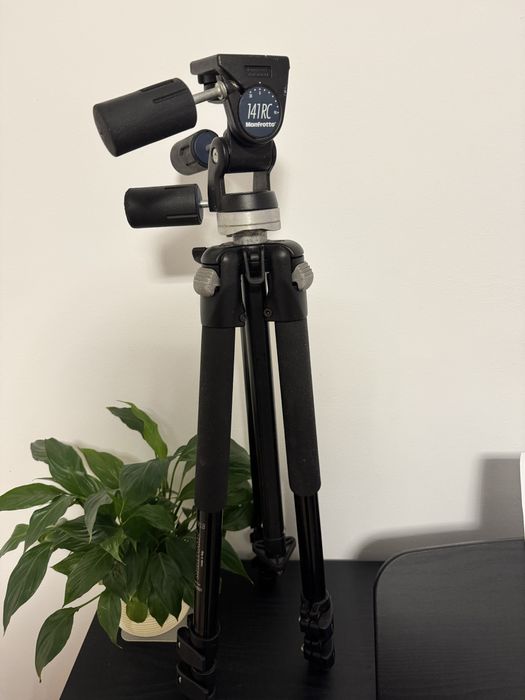 Trepied Manfrotto 190 + cap 141RC – stare bună