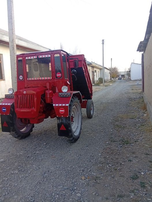 Т 16 трактори сотилади