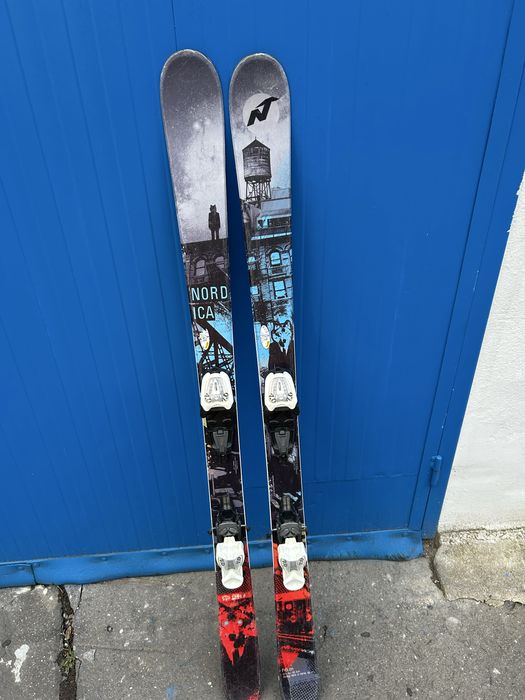 Ski Nordica Freestyle